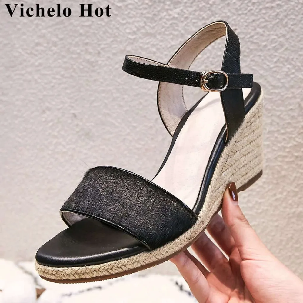 Vichelo Hot natural leather horsehair buckle strap peep round toe buckle strap wedges high bottom straw decoration sandals L22
Vichelo Hot natural leather horsehair buckle strap peep round toe buckle strap wedges high bottom straw decoration sandals L22