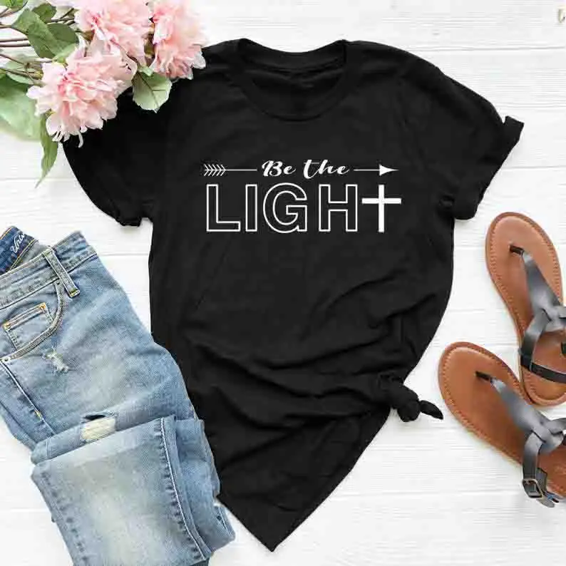 Фото Женская футболка с надписью Be светильник | одежда
