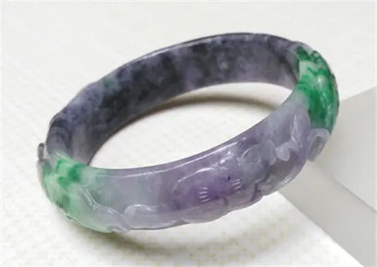 NEW VINTAGE HAND-CARVED CHINESE GREEN PURPLE JADEITE JADE BANGLE BRACELET 62M a 5.19
NEW VINTAGE HAND-CARVED CHINESE GREEN PURPLE JADEITE JADE BANGLE BRACELET 62M a 5.19