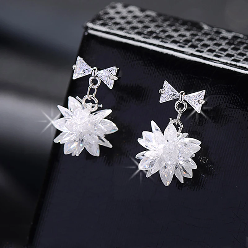 Luxury Cubic Zirconia Jewelry White Gold Color Sparkling Snowflake Zircon Crystal Earrings For Girls
Luxury Cubic Zirconia Jewelry White Gold Color Sparkling Snowflake Zircon Crystal Earrings For Girls