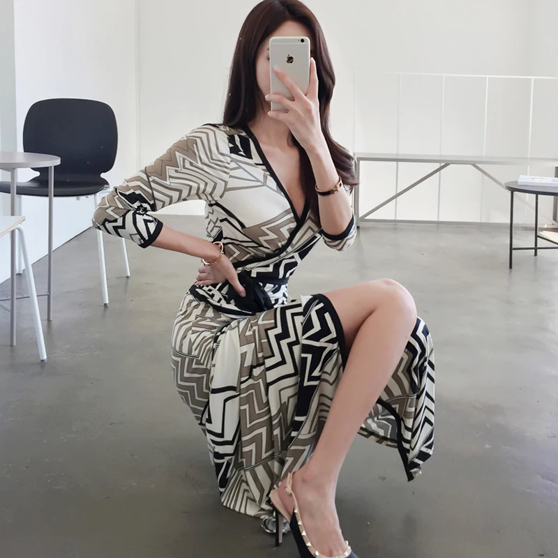 Spring Office Ladies Long Dress Geometric Print V-neck Wrap Dress Retro High Waist Dress Female Streetwear TA7940
Spring Office Ladies Long Dress Geometric Print V-neck Wrap Dress Retro High Waist Dress Female Streetwear TA7940