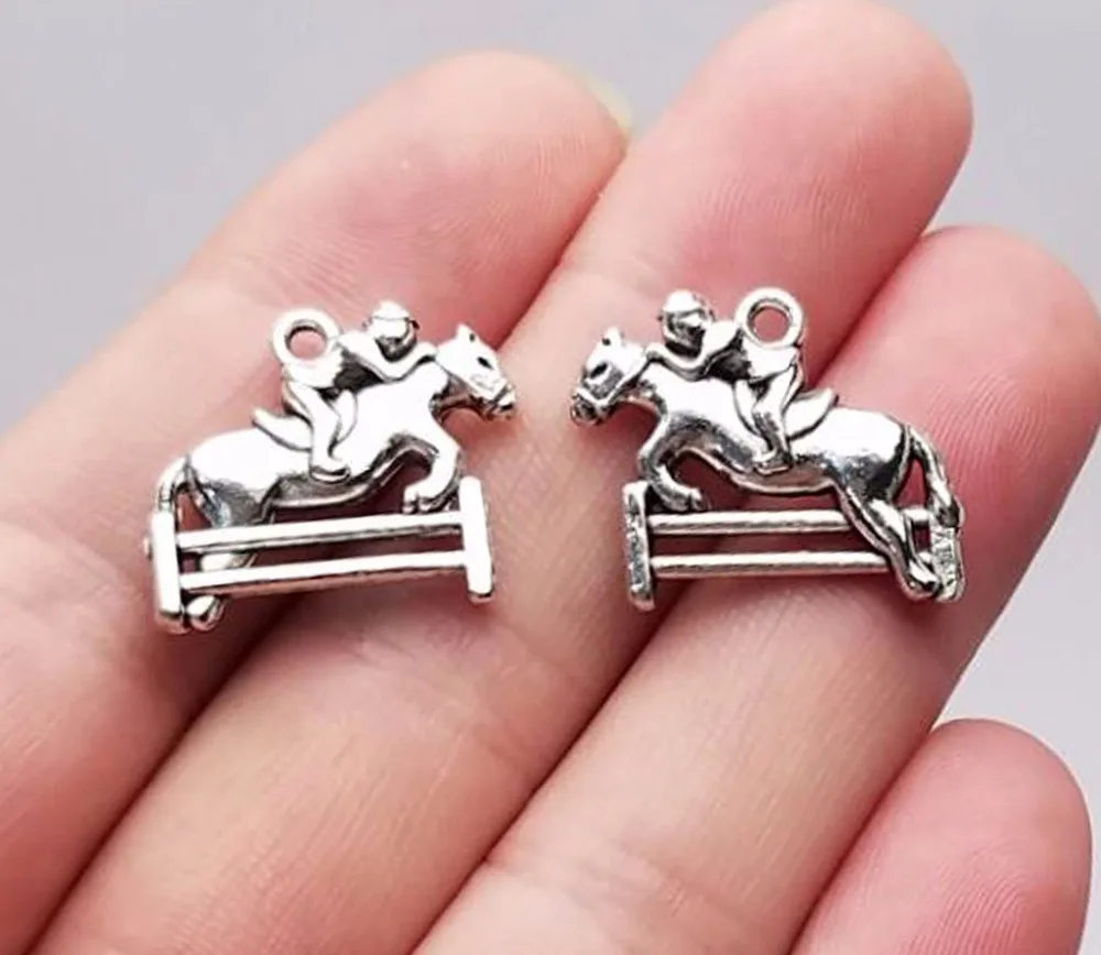 15pcs/lot--24x19mm, horse chams,Antique Silver plated horse racing charms ,DIY supplies, Jewelry accessories
15pcs/lot--24x19mm, horse chams,Antique Silver plated horse racing charms ,DIY supplies, Jewelry accessories