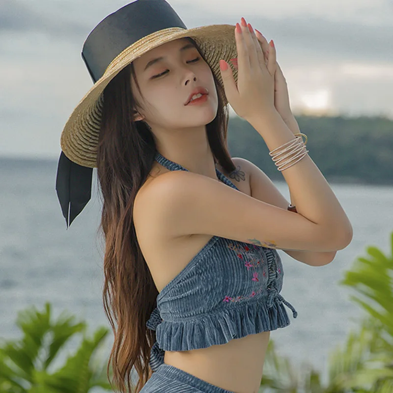 2019 Korea Nylon Blue Sexy Lace Up Backless Whit Teenage Bow Sexy Two Piece Swimsuit Women Bathing Suit Beach Bathing 
2019 Korea Nylon Blue Sexy Lace Up Backless Whit Teenage Bow Sexy Two Piece Swimsuit Women Bathing Suit Beach Bathing