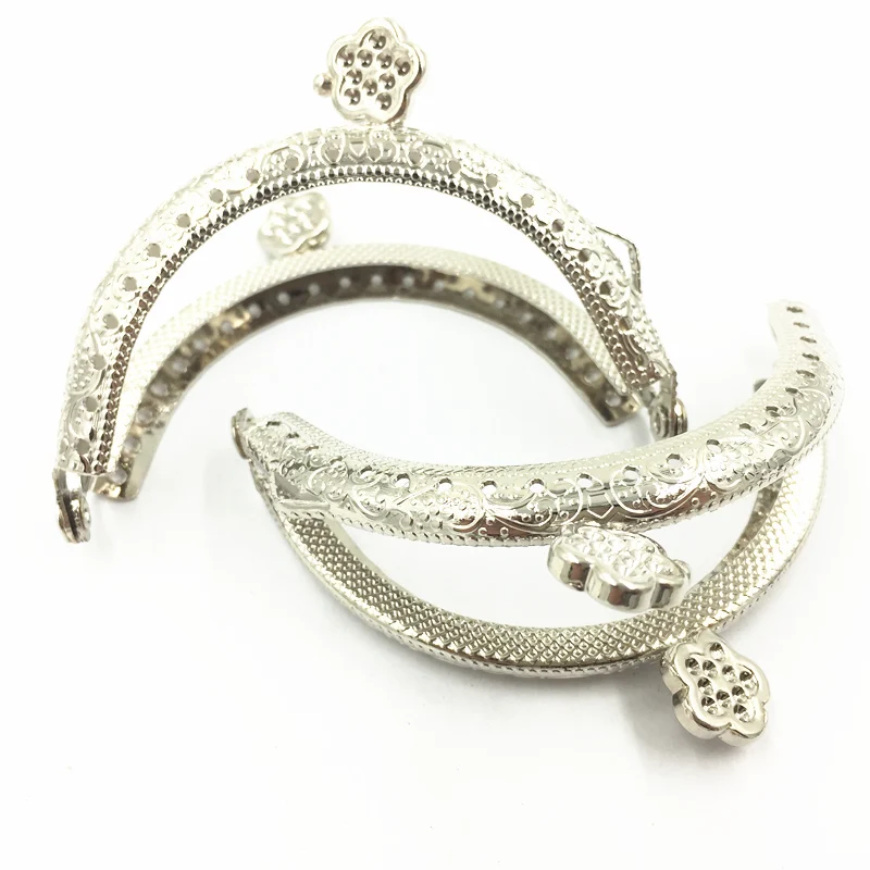 1Pc Kiss Clasp Lock Purse Bag Handbag Handle DIY Accessories Silver Tone Flowers Arch Metal Frame 7.5cm
1Pc Kiss Clasp Lock Purse Bag Handbag Handle DIY Accessories Silver Tone Flowers Arch Metal Frame 7.5cm