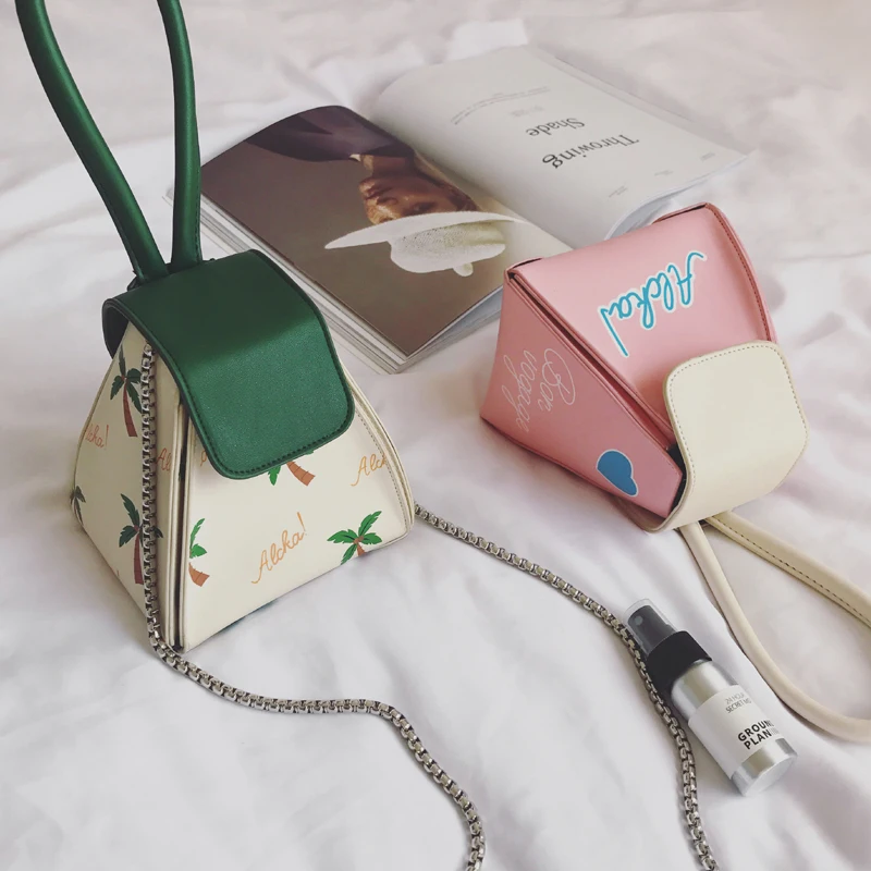 FuAhaLu new fashion hit color printing small square package spring and summer chain handbag shoulder Messenger bag
FuAhaLu new fashion hit color printing small square package spring and summer chain handbag shoulder Messenger bag