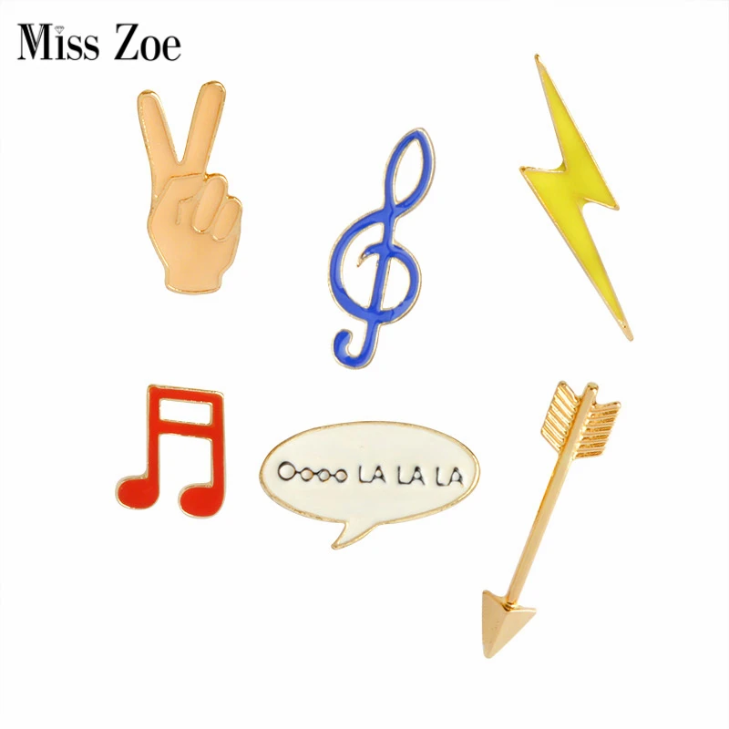 Miss Zoe Oooo LA LA LA Victory Music Note Arrow Lightning Brooch Button Pins Denim Jacket Pin Badge Cartoon Fashion Jewelry Gift
Miss Zoe Oooo LA LA LA Victory Music Note Arrow Lightning Brooch Button Pins Denim Jacket Pin Badge Cartoon Fashion Jewelry Gift