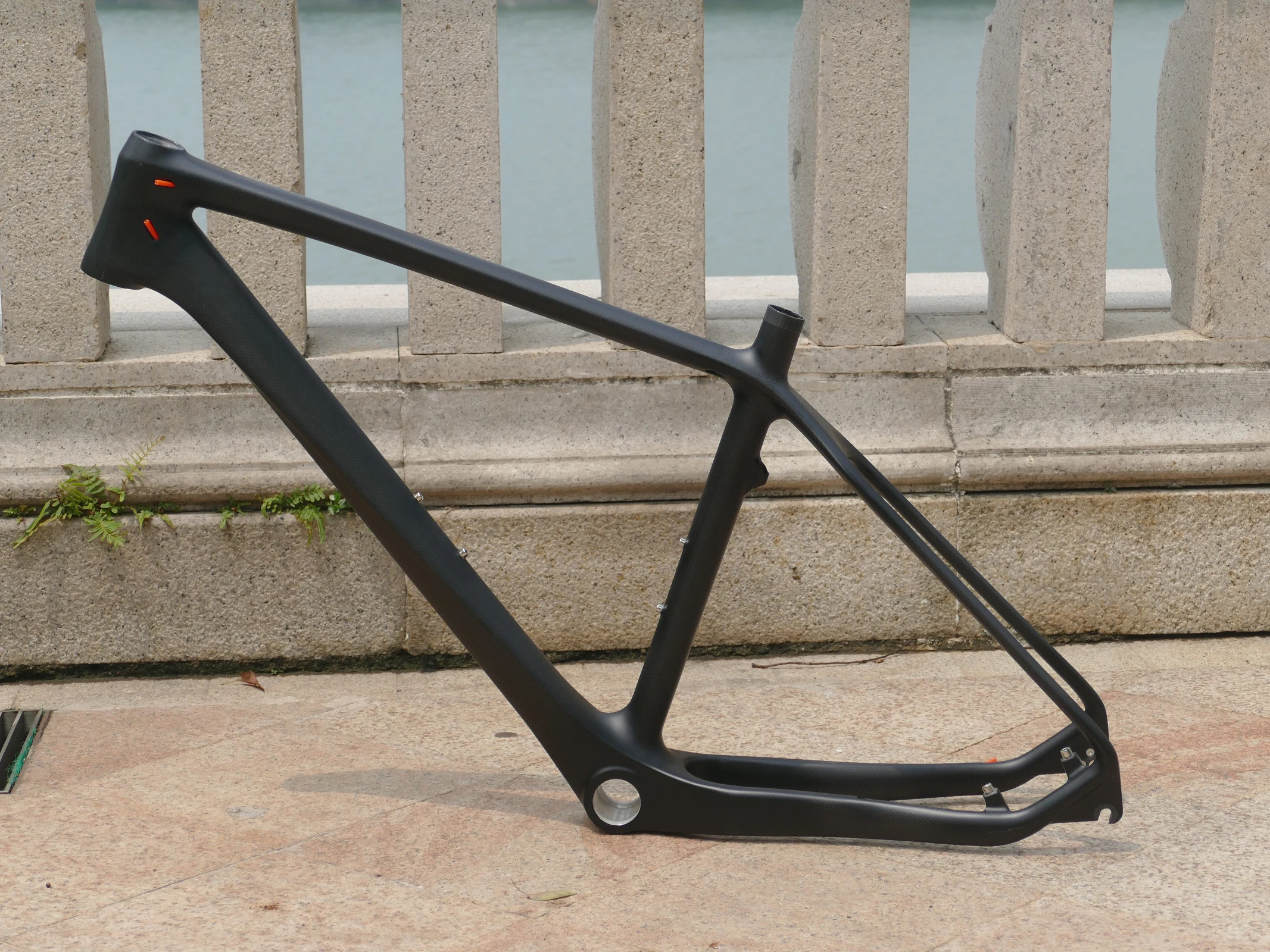 2019" Brand New Full Carbon Matt Glossy 26ER Mountain Bike MTB Frame QR 135*9mm Bicycle Frame 16"
2019" Brand New Full Carbon Matt Glossy 26ER Mountain Bike MTB Frame QR 135*9mm Bicycle Frame 16"