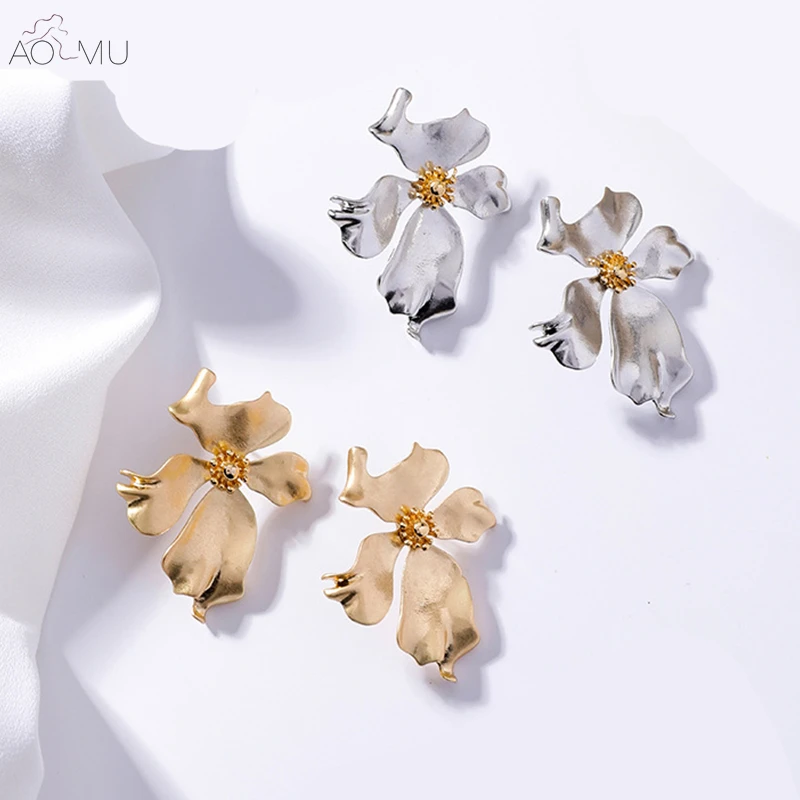 AOMU Vintage Exaggerated Gold Metal Broken Flower Big Earrings for Women Girl Wedding Party Jewelry Gift
AOMU Vintage Exaggerated Gold Metal Broken Flower Big Earrings for Women Girl Wedding Party Jewelry Gift