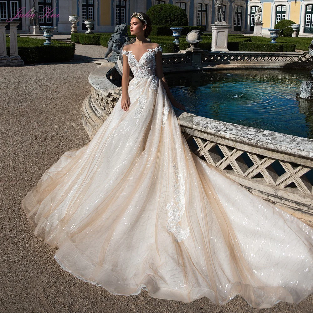 Luxury Voile Illusion Straps And Back Skirts Embroidered Appliques A Line Princess Wedding Dress Chapel Train Bride Gowns
Luxury Voile Illusion Straps And Back Skirts Embroidered Appliques A Line Princess Wedding Dress Chapel Train Bride Gowns