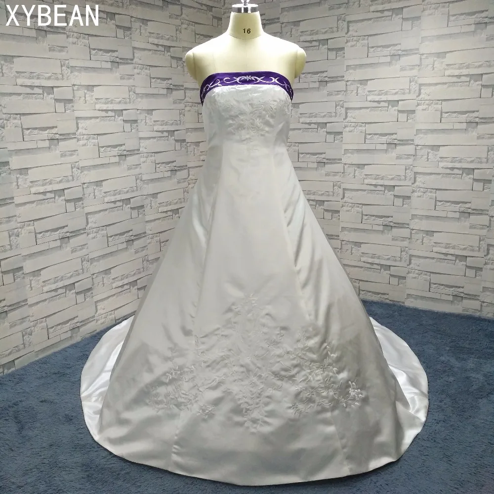 2018 Free Shipping embroidery A line Strapless With Train White and Purple Wedding Dresses
2018 Free Shipping embroidery A line Strapless With Train White and Purple Wedding Dresses