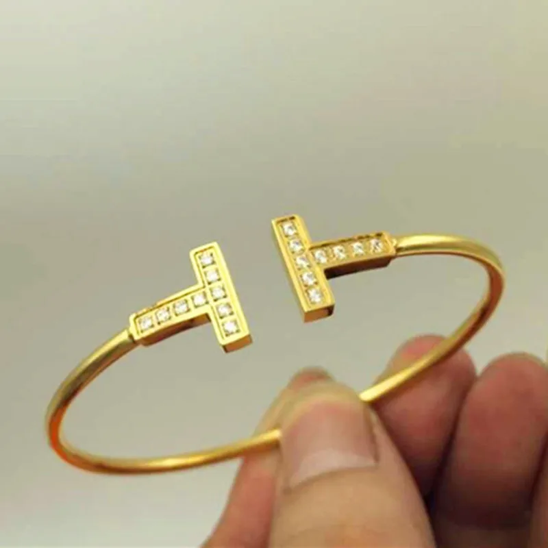 New Brand Bangle Top Quality Color Gold Stainless Steel Jewelry Inlay CZ Crystal Letter Noble Women Cuff Bangles Bracelets B012
New Brand Bangle Top Quality Color Gold Stainless Steel Jewelry Inlay CZ Crystal Letter Noble Women Cuff Bangles Bracelets B012