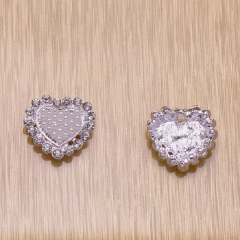 (M0976) 18mmx18mm metal rhinestone embellishment without loop, ,,flat back,heart shape
(M0976) 18mmx18mm metal rhinestone embellishment without loop, ,,flat back,heart shape