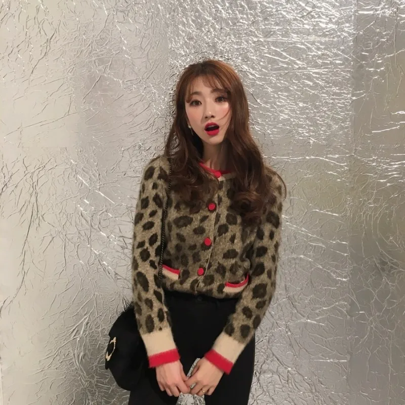 INS Women Fashion Sweater Leopard Cardigans Korean Sweet Style Crop Sweater Harajuku Women Tops Sweater Coat Spring Fall 2019
INS Women Fashion Sweater Leopard Cardigans Korean Sweet Style Crop Sweater Harajuku Women Tops Sweater Coat Spring Fall 2019