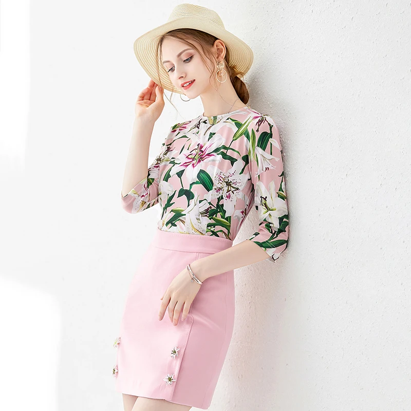VERDEJULIAY Rnway Women Set 2020 Summer New Fashion Half Sleeve Flower Print shirt + Mini Pink 3D Lily Button Skirt Suit
VERDEJULIAY Rnway Women Set 2020 Summer New Fashion Half Sleeve Flower Print shirt + Mini Pink 3D Lily Button Skirt Suit