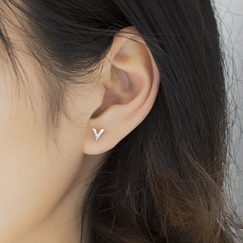 100% Pure 925 Sterling Silver Anti-Allergic V Letter Small Stud Earrings for Women Girls Sterling Silver Jewelry Bijoux AAE361
100% Pure 925 Sterling Silver Anti-Allergic V Letter Small Stud Earrings for Women Girls Sterling Silver Jewelry Bijoux AAE361