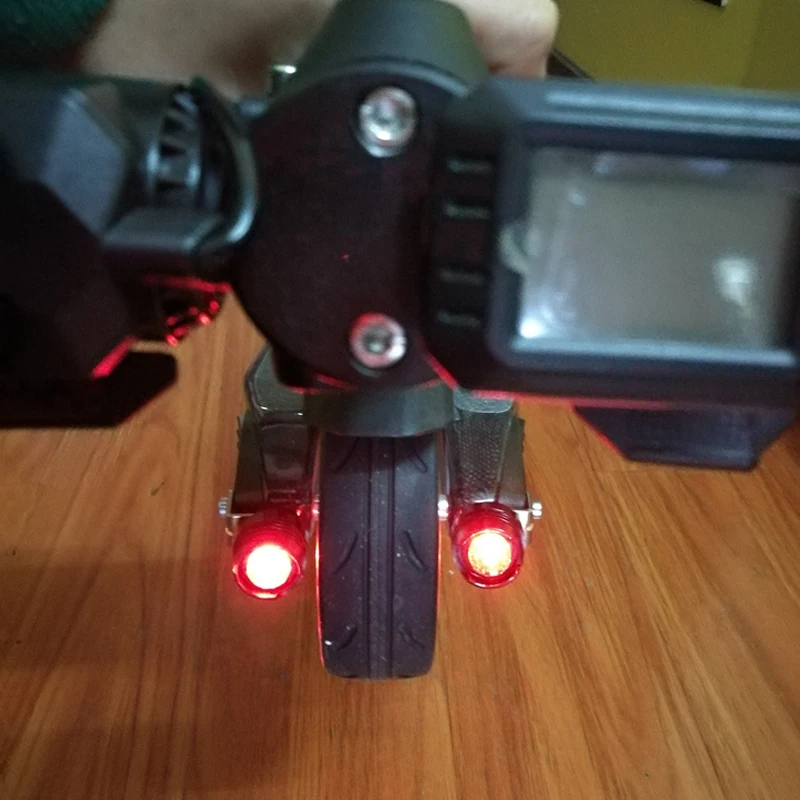 Jack Hot Carbon Fiber Electric Scooter Accessories Rear Tail Light Warning Light Car Tail Light Decoration Night Safety Light
Jack Hot Carbon Fiber Electric Scooter Accessories Rear Tail Light Warning Light Car Tail Light Decoration Night Safety Light