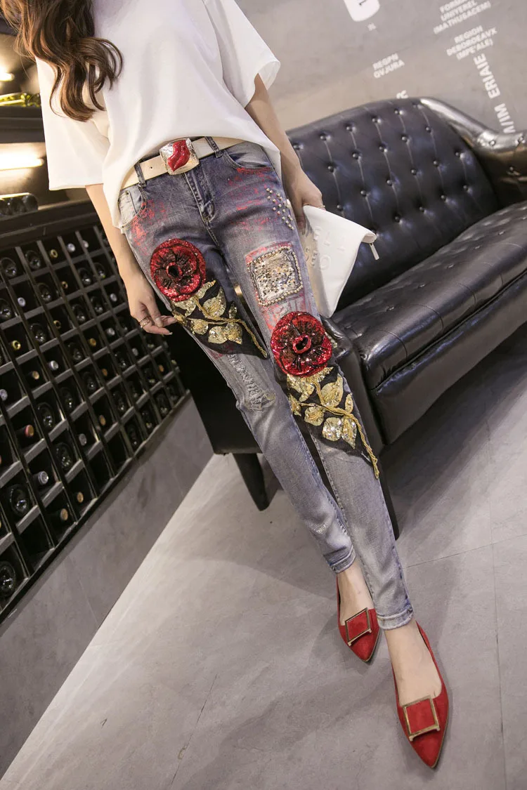 2019 women's jeans fashion personality three-dimensional rose flower beaded sequins heavy work embroidery pencil pants a39
2019 women's jeans fashion personality three-dimensional rose flower beaded sequins heavy work embroidery pencil pants a39