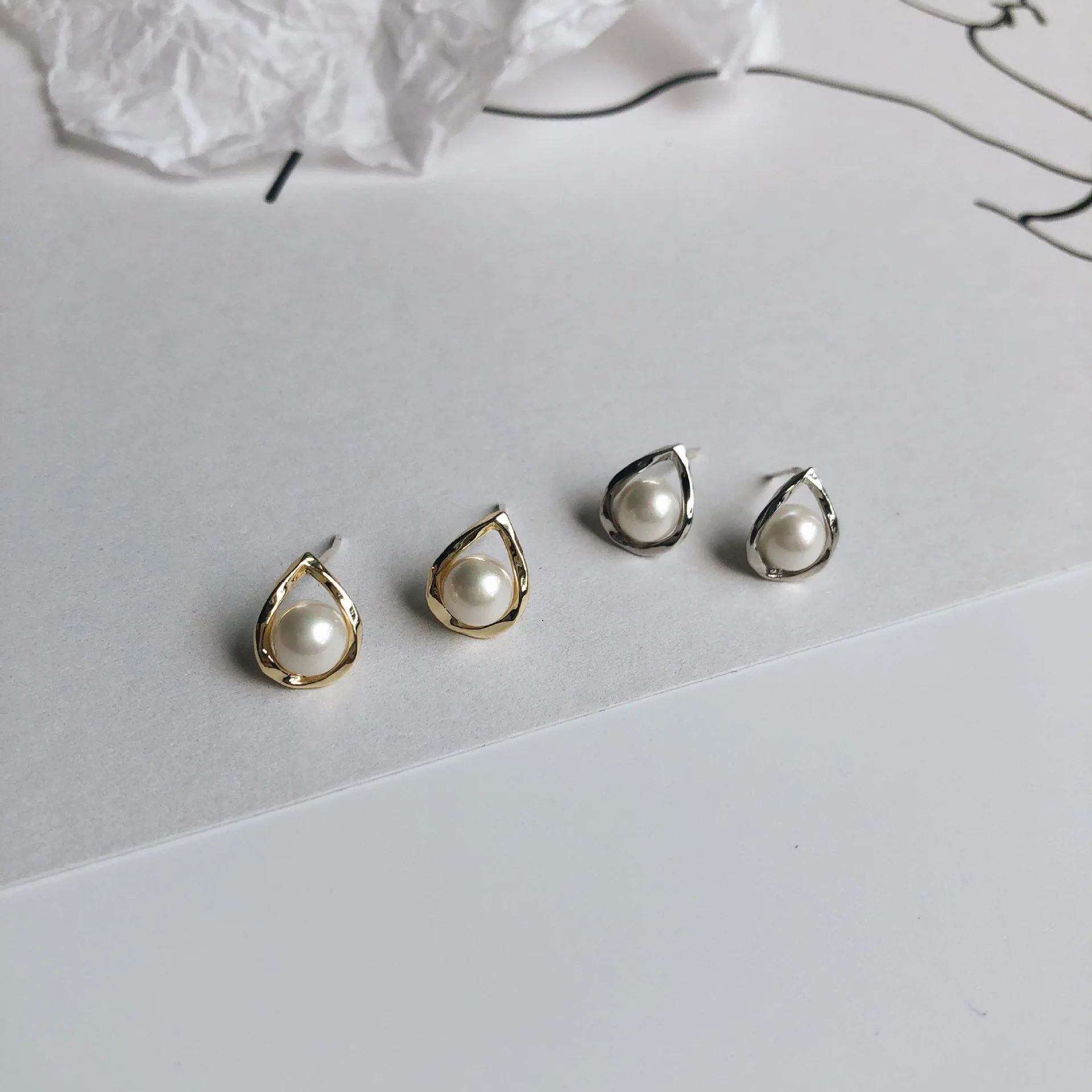 Simple Design Silver Gold Water Oval Pearl Small Stud Earrings for Women Korean Pearls Earrings Fashion Jewelry
Simple Design Silver Gold Water Oval Pearl Small Stud Earrings for Women Korean Pearls Earrings Fashion Jewelry