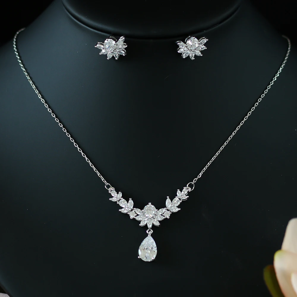 ASNORA Brand fashion simple water droplet zircon geometric crystal earrings necklace set Women's fashion wedding Jewelry Gift
ASNORA Brand fashion simple water droplet zircon geometric crystal earrings necklace set Women's fashion wedding Jewelry Gift