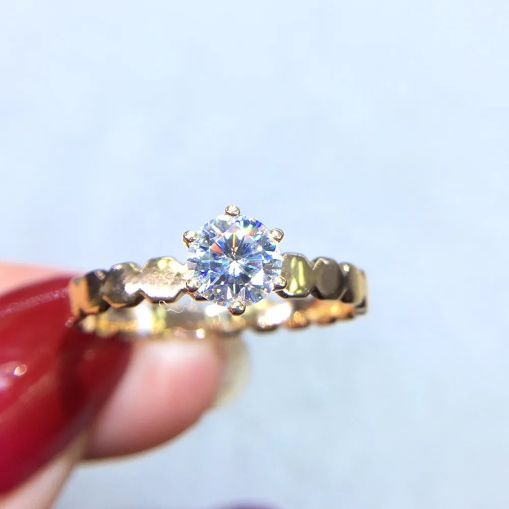 Fine Jewelry Real 18K Gold AU750 G18K 0.5ct Moissanite Diamond Ring Gemstone Rings for Women 
Fine Jewelry Real 18K Gold AU750 G18K 0.5ct Moissanite Diamond Ring Gemstone Rings for Women