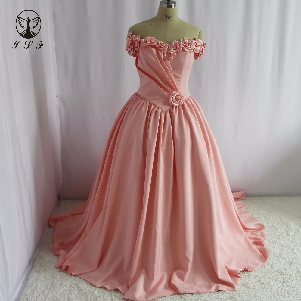 Дизайнерское кораллово-розовое платье с открытыми плечами милый короткий рукав