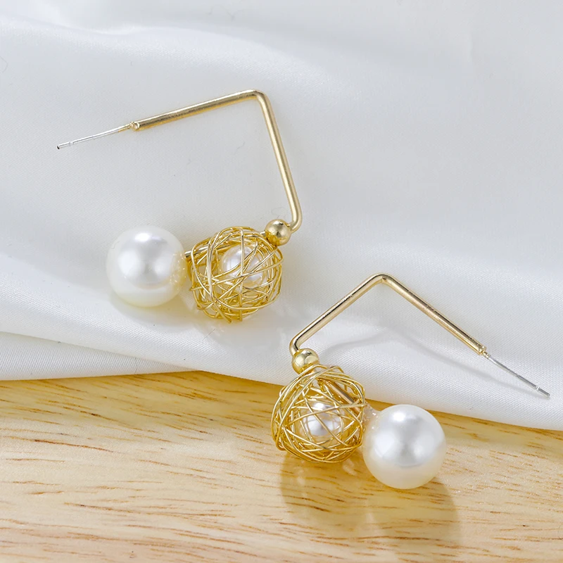 AENSOA Vintage Imitation Pearl Square Circle Earrings Hollow Metal Ball Drop Earrings For Women Girl boucle d'oreille femme 2019
AENSOA Vintage Imitation Pearl Square Circle Earrings Hollow Metal Ball Drop Earrings For Women Girl boucle d'oreille femme 2019