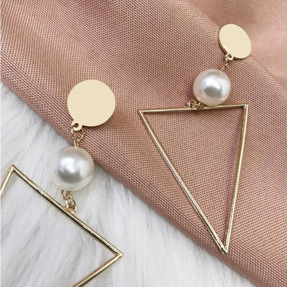 Women Fashion Earrings Hollow Inverted Triangle Faux Pearl Pendant Party Earrings
Women Fashion Earrings Hollow Inverted Triangle Faux Pearl Pendant Party Earrings