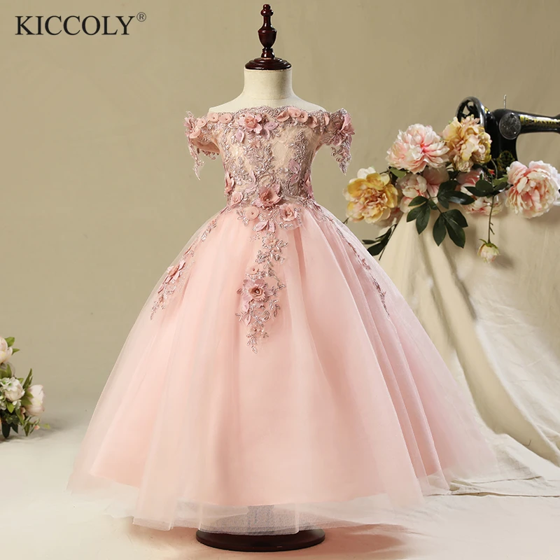 Платья для первого причастия с открытыми плечами для девочек Vestido Daminha Casamento роскошное бальное платье розовые платья из органзы с цветами для девочек
Платья для первого причастия с открытыми плечами для девочек Vestido Daminha Casamento роскошное бальное платье розовые платья из органзы с цветами для девочек