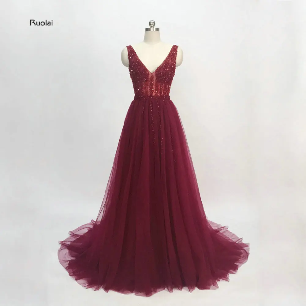 2017 Newest Stunning Bling Sexy Tulle Wedding Dresses Plunging V-neck Open Back Beading Sequined Bridal Gown Custom Made
2017 Newest Stunning Bling Sexy Tulle Wedding Dresses Plunging V-neck Open Back Beading Sequined Bridal Gown Custom Made
