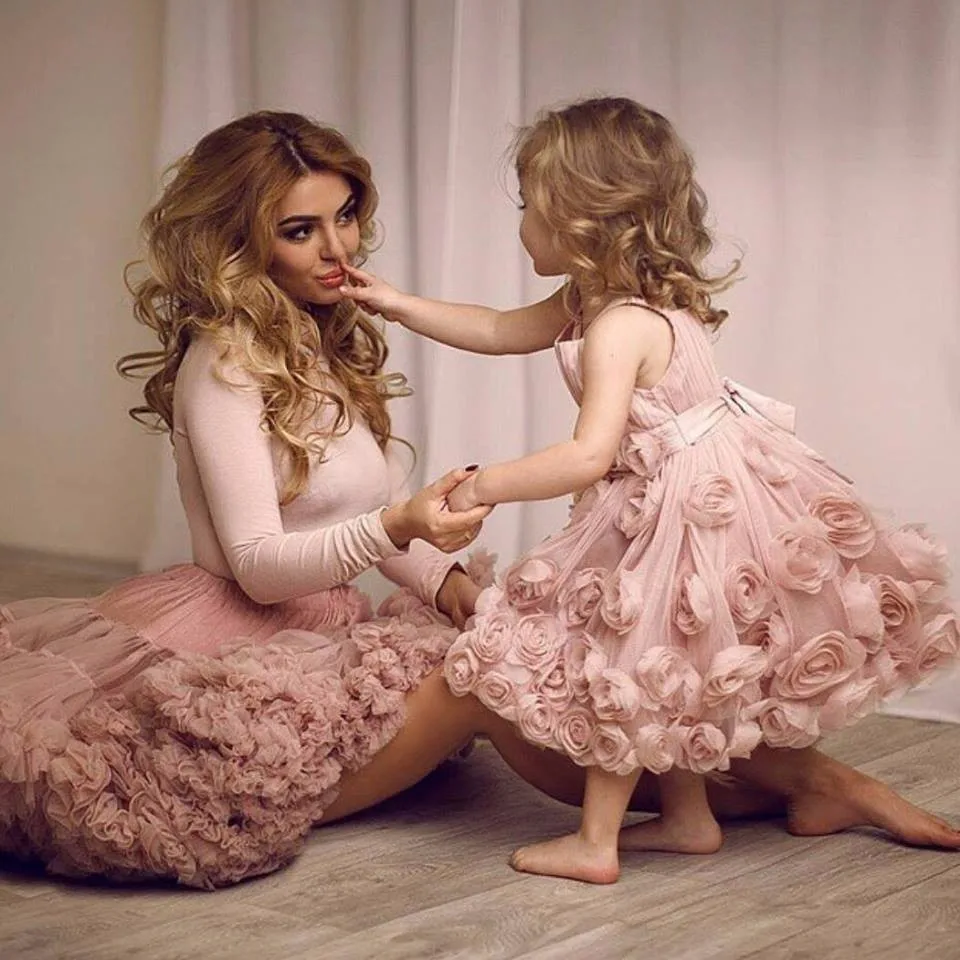 2017 New Blush Pink Flowers Ball Gown Flower Girl Dresses Charming Sleeveless O-neck Knee Length First Communion Gowns Vestidos
2017 New Blush Pink Flowers Ball Gown Flower Girl Dresses Charming Sleeveless O-neck Knee Length First Communion Gowns Vestidos