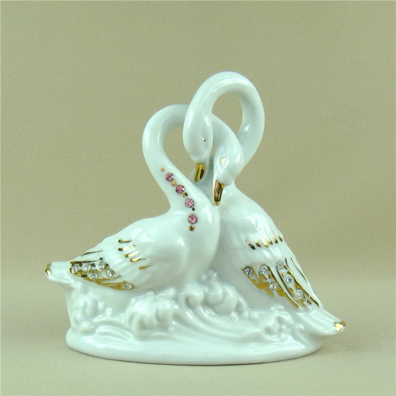 Unique Porcelain Swan Couple Miniature Rhinestone Ceramics Lovers Swan Figurine Girlfriend Decor Craft Ornament Gift for Wife
Unique Porcelain Swan Couple Miniature Rhinestone Ceramics Lovers Swan Figurine Girlfriend Decor Craft Ornament Gift for Wife