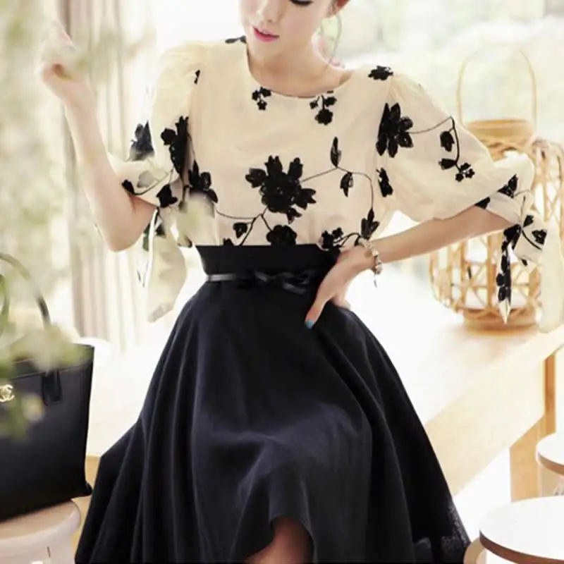 Large size Korean Women Clothing Set Elegant Summer Embroidered Fold 2 Pieces Bandage Dress Women Chiffon Skirts Print Blouse
Large size Korean Women Clothing Set Elegant Summer Embroidered Fold 2 Pieces Bandage Dress Women Chiffon Skirts Print Blouse