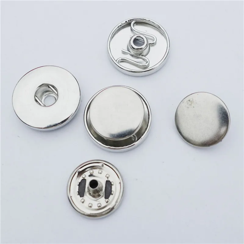 18mm Brass Snap Buttons Cap and Base Materials Set Fits 18mm Settings and Domes DIY Silver Tone Copper Connectors 100 Sets / Lot
18mm Brass Snap Buttons Cap and Base Materials Set Fits 18mm Settings and Domes DIY Silver Tone Copper Connectors 100 Sets / Lot