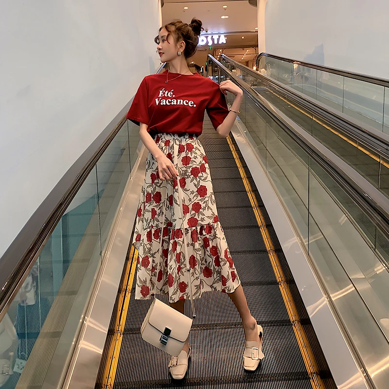 2019 summer new robe femme letter chic short-sleeved round neck T-shirt retro print ruffled high waist chiffon skirt suit women
2019 summer new robe femme letter chic short-sleeved round neck T-shirt retro print ruffled high waist chiffon skirt suit women