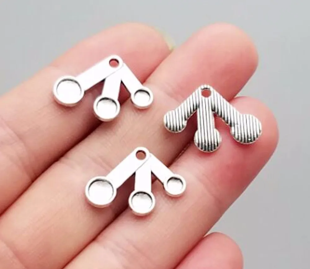 30pcs/lot--21x15mm, spoon cham,Antique silver plated Measuring spoon charms,DIY supplies,Jewelry accessories
30pcs/lot--21x15mm, spoon cham,Antique silver plated Measuring spoon charms,DIY supplies,Jewelry accessories
