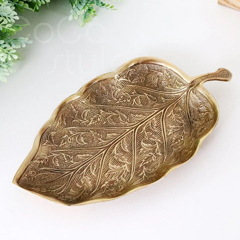 Cocostyles InsFashion top quality made it old leaf shaped handmade brass dish for jewelry display dish and gift sets
Cocostyles InsFashion top quality made it old leaf shaped handmade brass dish for jewelry display dish and gift sets