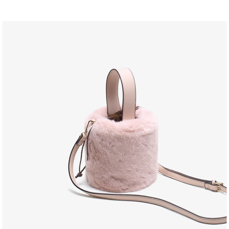 Women Rabbit Fur Shoulder Bag Brand Designer Leather Autumn Winter Bags Seto Rabbit Hair Handbags Crossbody Bag
Women Rabbit Fur Shoulder Bag Brand Designer Leather Autumn Winter Bags Seto Rabbit Hair Handbags Crossbody Bag