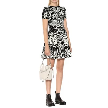 High Quality 2019 Mini Dress Sexy Celebrity Short Embroidery Women O Neck Bandage Night Club Party Body con Dresses Wholesale
High Quality 2019 Mini Dress Sexy Celebrity Short Embroidery Women O Neck Bandage Night Club Party Body con Dresses Wholesale