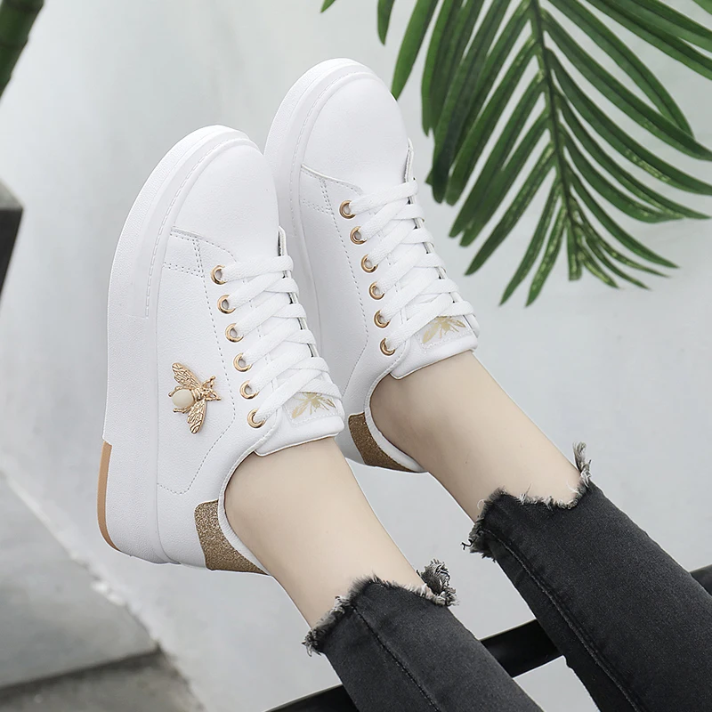 Fashion Women Gold Casual Shoes Autumn Casual White Sneakers Leather Women Vulcanize Shoes Platform Sneakers Female Trainers
Fashion Women Gold Casual Shoes Autumn Casual White Sneakers Leather Women Vulcanize Shoes Platform Sneakers Female Trainers