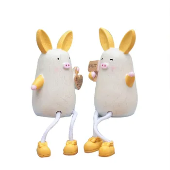 Japanese Couple Hanging Feet Sweent Pig Resin Doll Figurines Creative Couple Wedding Gift Home Living Room Study Decor Ornaments
Japanese Couple Hanging Feet Sweent Pig Resin Doll Figurines Creative Couple Wedding Gift Home Living Room Study Decor Ornaments
