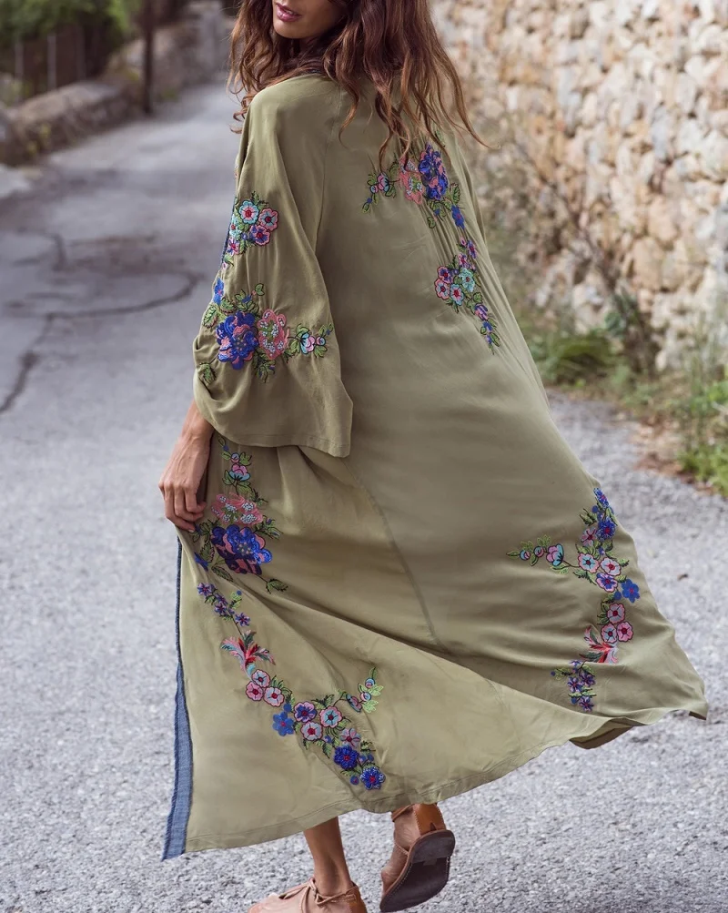 kaftano-Anjuna-collection2018-ricami-ed-applicazioni-iconic-mood-of-Emanuela-Corvo-