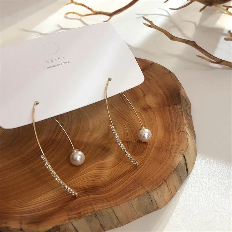 EARS HIGH 2019 Korean Hot New Simple Simulated Pearl Rhinestone Line Earrings For Women Fashion Jewelry Pendientes Mujer Moda
EARS HIGH 2019 Korean Hot New Simple Simulated Pearl Rhinestone Line Earrings For Women Fashion Jewelry Pendientes Mujer Moda