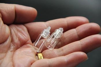 500pcs 11*22mm 1ml Mini Glass Wishing Bottles Tiny Jars Vial With Plastic Stopper Craft Glass Jars Mason Message Vials Container
500pcs 11*22mm 1ml Mini Glass Wishing Bottles Tiny Jars Vial With Plastic Stopper Craft Glass Jars Mason Message Vials Container