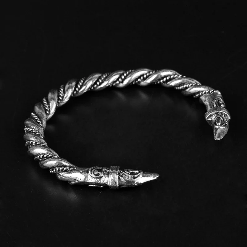 Men's popular bracelet European and American jewelry Nordic style Viking bracelet retro personality crow open bracelet jewelry
Men's popular bracelet European and American jewelry Nordic style Viking bracelet retro personality crow open bracelet jewelry