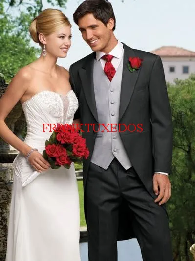 2017 New Custom Made Black Groom Tuxedos Peak Lapel Best Man Groomsmen Men Wedding Suits Bridegroom(Jacket+Pants+Vest+Tie) 
2017 New Custom Made Black Groom Tuxedos Peak Lapel Best Man Groomsmen Men Wedding Suits Bridegroom(Jacket+Pants+Vest+Tie)