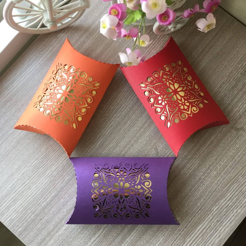 50Pcs Pearl paper with laser cut pattern Pillow favor Box Wedding Party Favour Gift Candy Boxes Home Party Birthday Supply
50Pcs Pearl paper with laser cut pattern Pillow favor Box Wedding Party Favour Gift Candy Boxes Home Party Birthday Supply