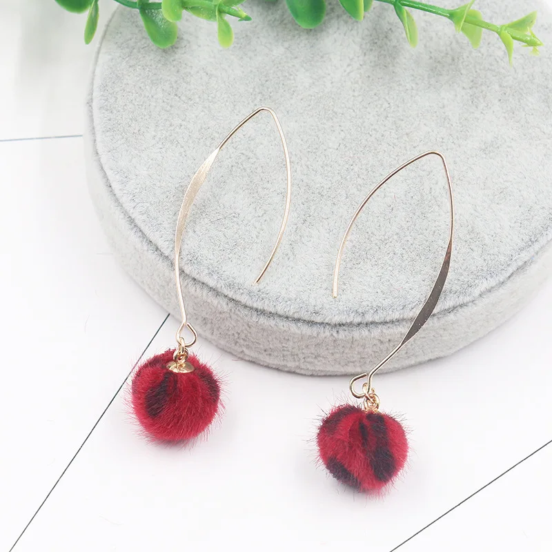 TopHanqi 2018 New Fashion Ball Earrings For Women Gold Copper Hook Long Earrings Leopard Pompom Pendant Drop Earrings Jewelry
TopHanqi 2018 New Fashion Ball Earrings For Women Gold Copper Hook Long Earrings Leopard Pompom Pendant Drop Earrings Jewelry