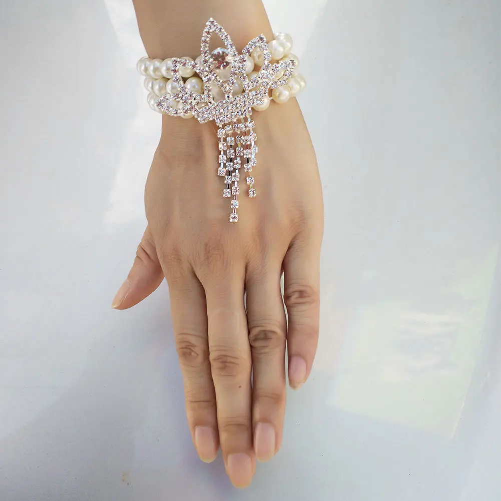 Hand Corsage Flowers Wrist Corsage Bracelet White Pearls Accessories Wedding Hands Bridesmaid Bracelet Fleur Mariage Georgette
Hand Corsage Flowers Wrist Corsage Bracelet White Pearls Accessories Wedding Hands Bridesmaid Bracelet Fleur Mariage Georgette