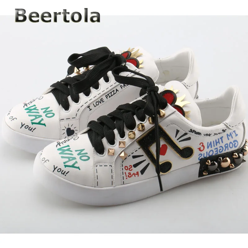 Beertola Designer Shoes Women Luxury 2018 Note Graffiti Hand-Painted Tenis Feminino Casual Flat Rivet Shoes Love White Shoes
Beertola Designer Shoes Women Luxury 2018 Note Graffiti Hand-Painted Tenis Feminino Casual Flat Rivet Shoes Love White Shoes