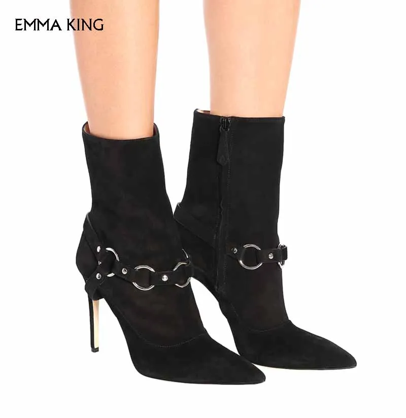 NEW Smooth Chic Svelte Black Suede Ankle Boots Stiletto Heel Silver-hued Chain Detailing Wraps Bota Feminina Party Shoes Woman
NEW Smooth Chic Svelte Black Suede Ankle Boots Stiletto Heel Silver-hued Chain Detailing Wraps Bota Feminina Party Shoes Woman